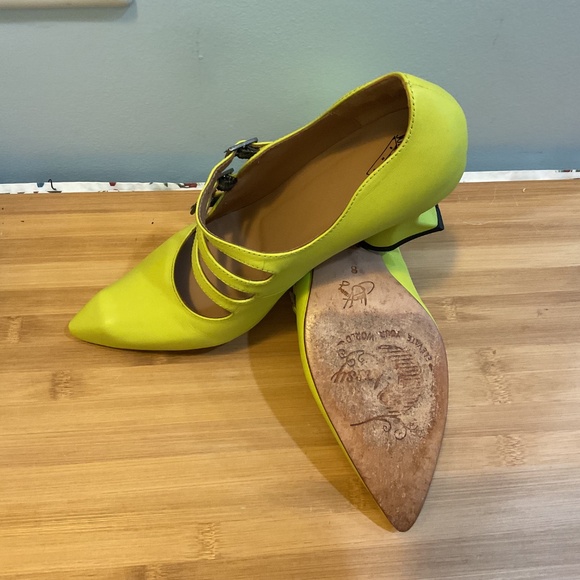 John Fluevog Neon Yellow Size 8 Classy/Bach - Picture 6 of 7